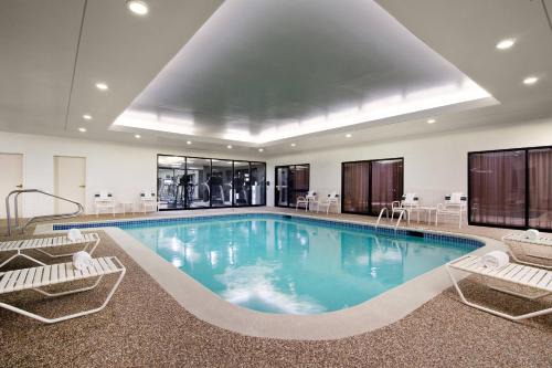Bridgeton Hotel | Courtyard St. Louis Airport/Earth City