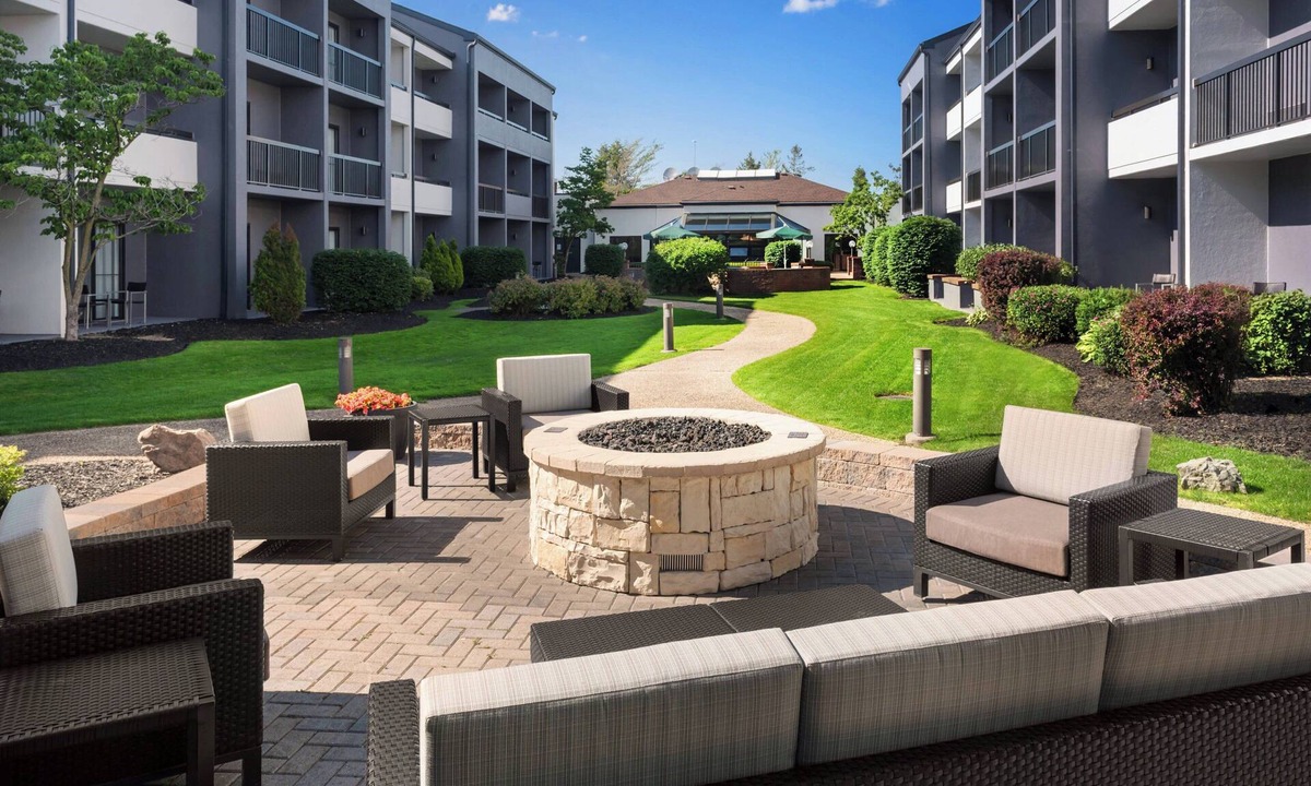 East Syracuse Hotel | Courtyard Syracuse Carrier Circle