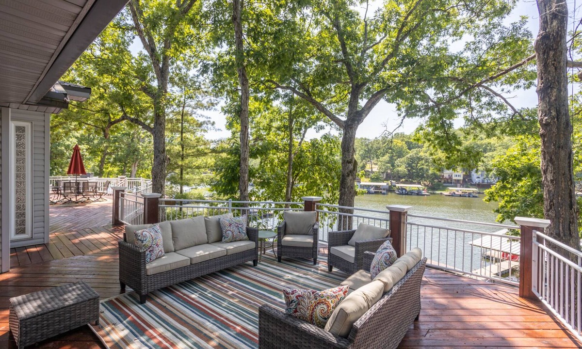 Rocky Mount House | Cove Front, Kayak, Pedal Boat, and Nearby Restos
