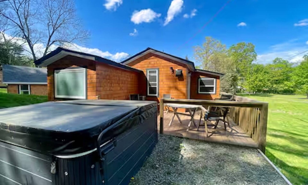 Ellenville Cabin | Cove - King Bed Escape w/Hot Tub, Unit A