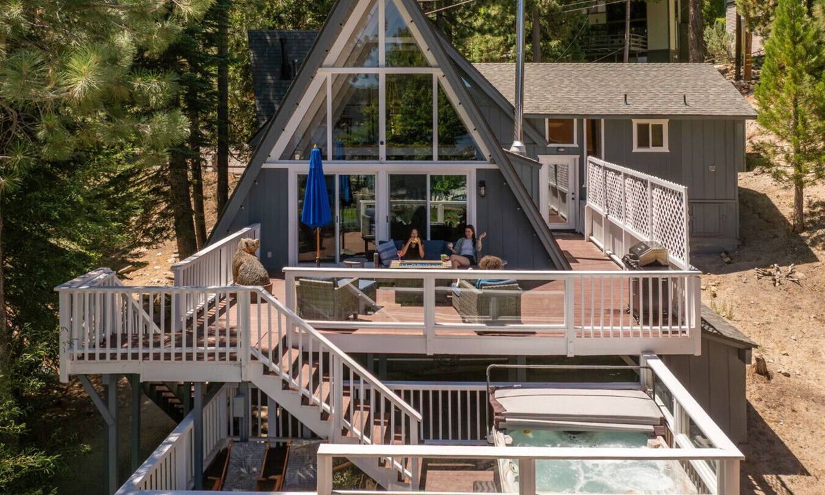 Boulder Bay Cabin | Cove Lakeside | Jacuzzi, Central AC, Private Dock!
