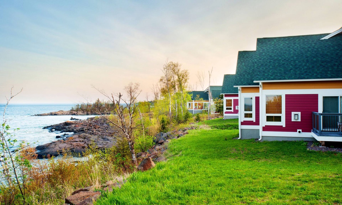 Beaver Bay Hotel | Cove Point Lodge