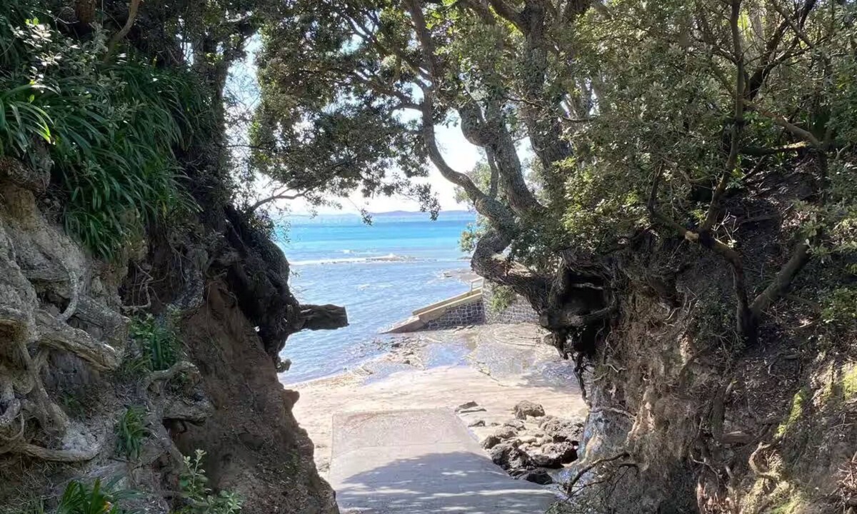 Army Bay Apartment | Cove side Bliss