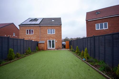 Dadlington House | Coventry Charm Retreat