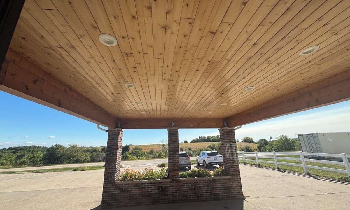 Winterset Hotel | Covered Bridge Inn