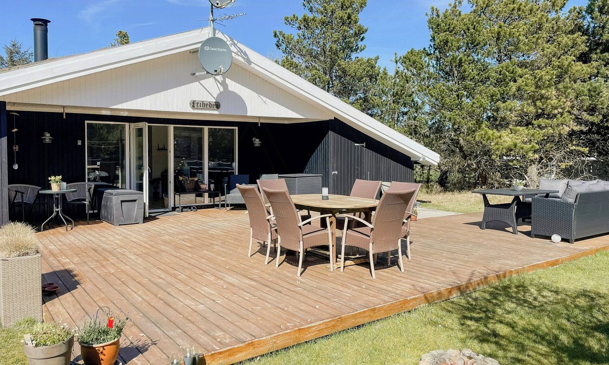Rødhus House | Covered terrace and calm near the North Sea