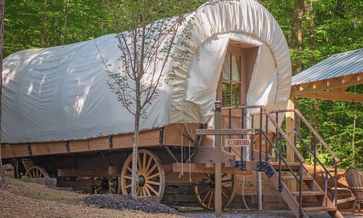Benton House | Covered Wagons Group Rental