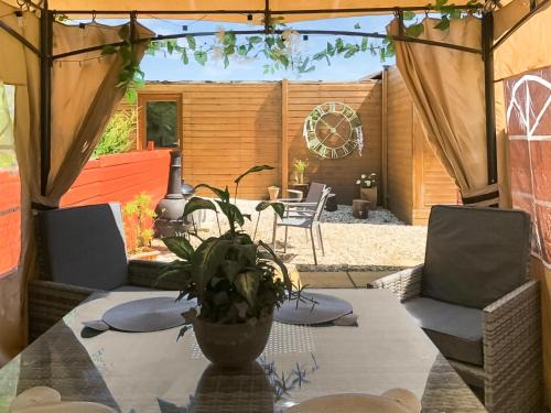 Kilkenzie House | Cow Boy Cabin - Uk47145