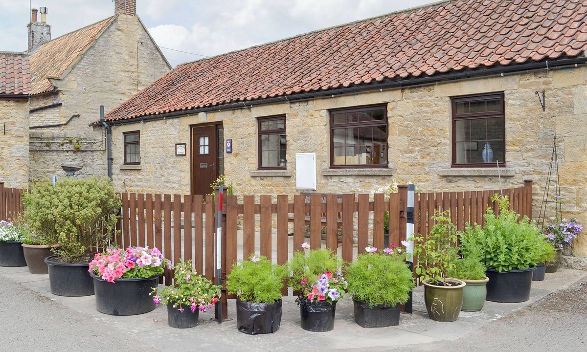 West Heslerton Cottage | Cow Pasture Cottage - UK2297