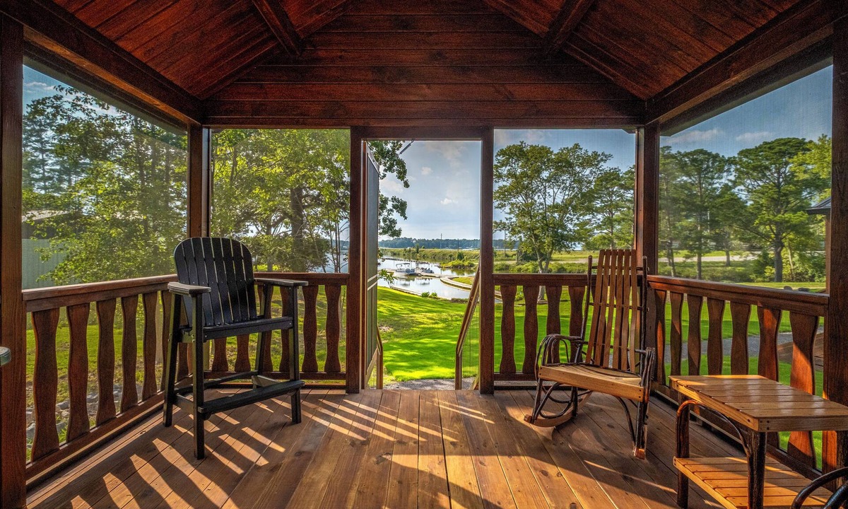 Centre Hotel | Cowan Creek Lodges