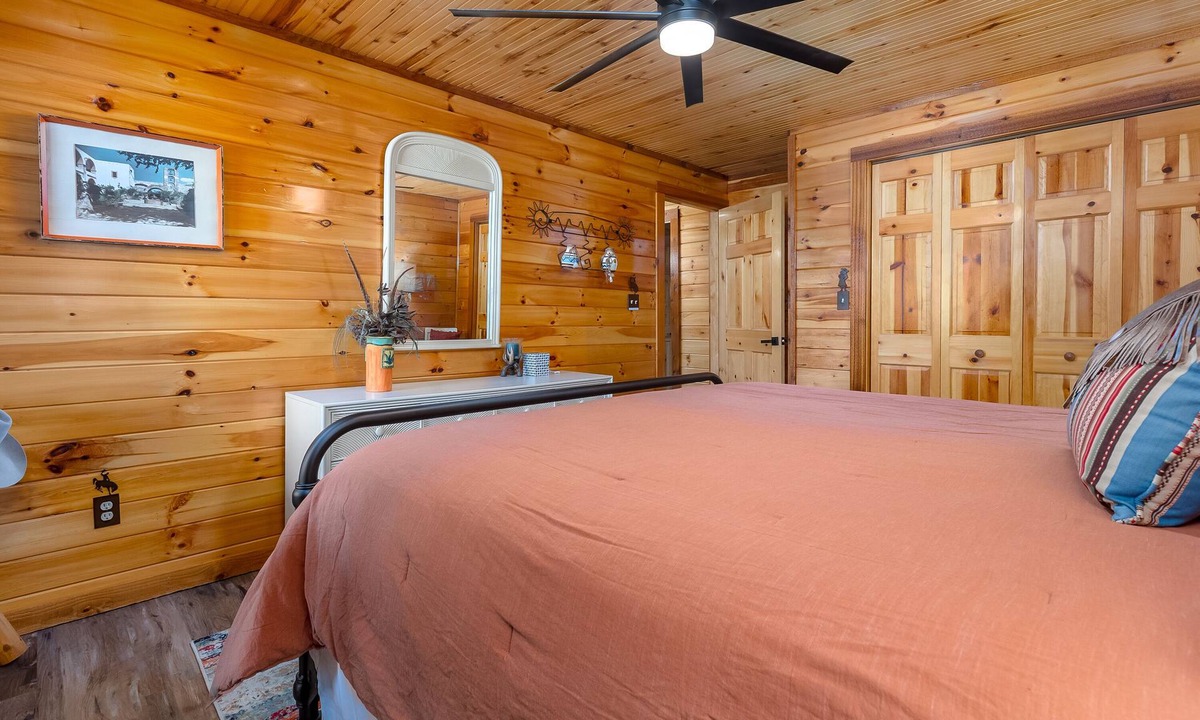 Muenster Cabin | Cowboy Cabin: The Bluffs at Saint Jo