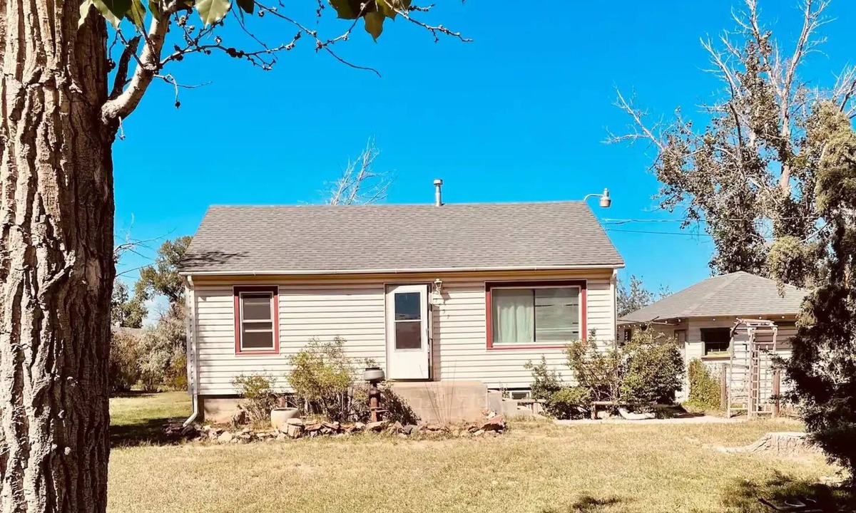 Laramie House | Cowboy Chic: 4-bedroom home with backyard fire pit