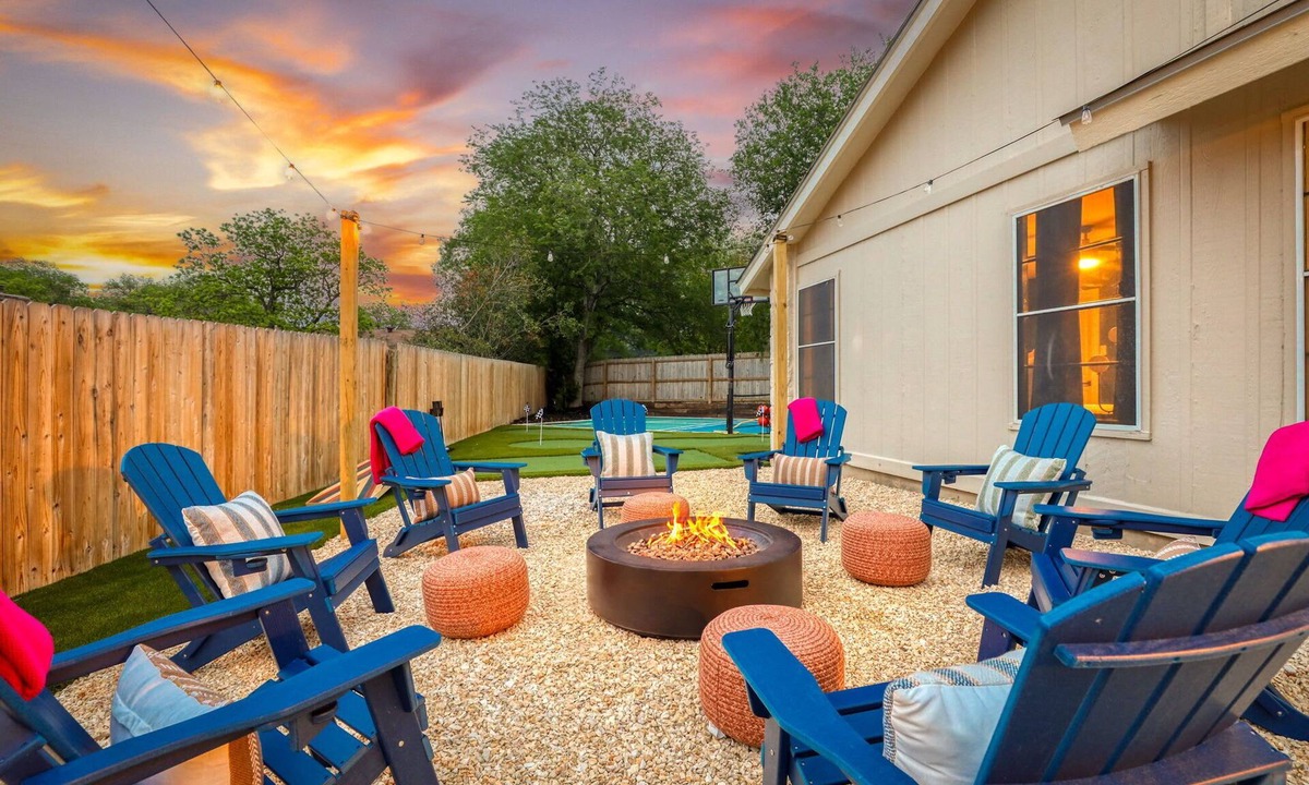 North San Antonio - SAT House | Cowboy Luxe Retreat Pool, Putt Putt, Pickleball