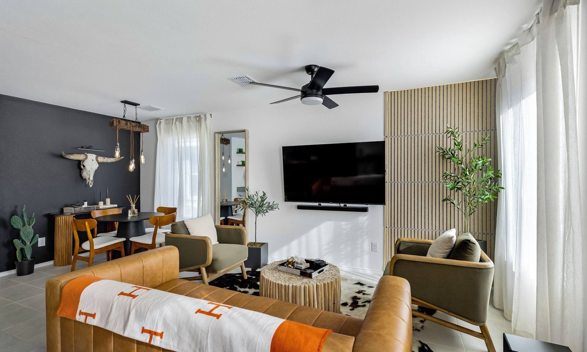 Clear Lake House | Cowboy’s Cozy & Modern Retreat