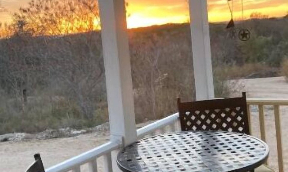 Marble Falls House | Cowboy Sunset at the Orrasis