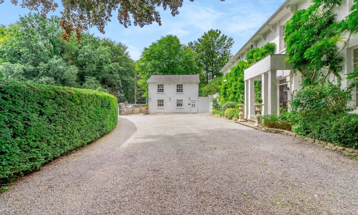 Cowbridge House | Cowbridge Cottage with shared swimming pool