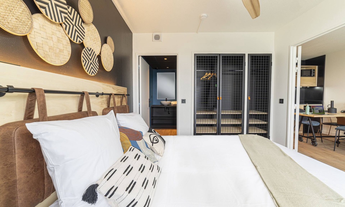 Croix de Pierre - Route d'Espagne Hotel | Cowool Toulouse