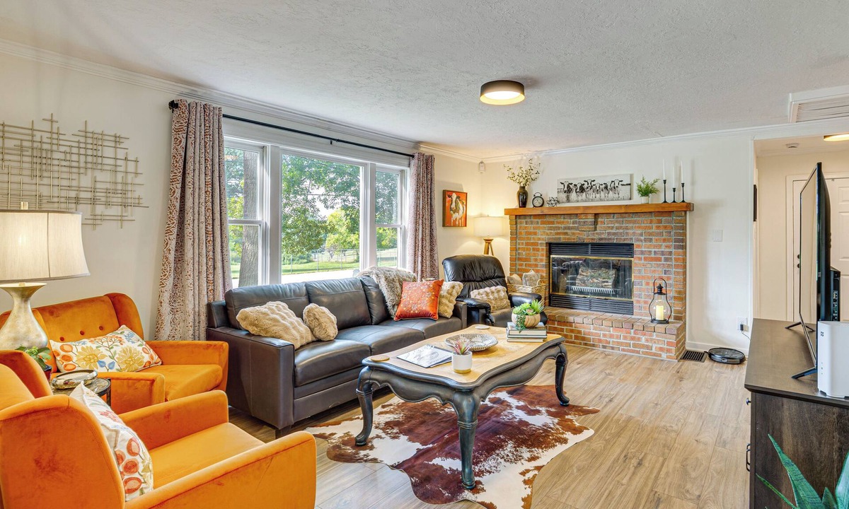 Kansas City House | Cowtown Cutie - Great location to all of Kansas City!