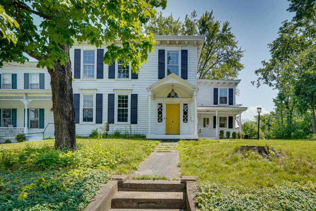 Coxsackie House | Coxsackie Home w/River Views: Walk to The Wire!