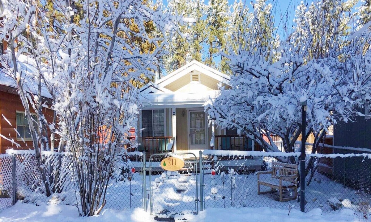 Peter Pan House | Coy Cottage - NEAR OKTOBERFEST! Calm & quite location within minuets of the heart of town!