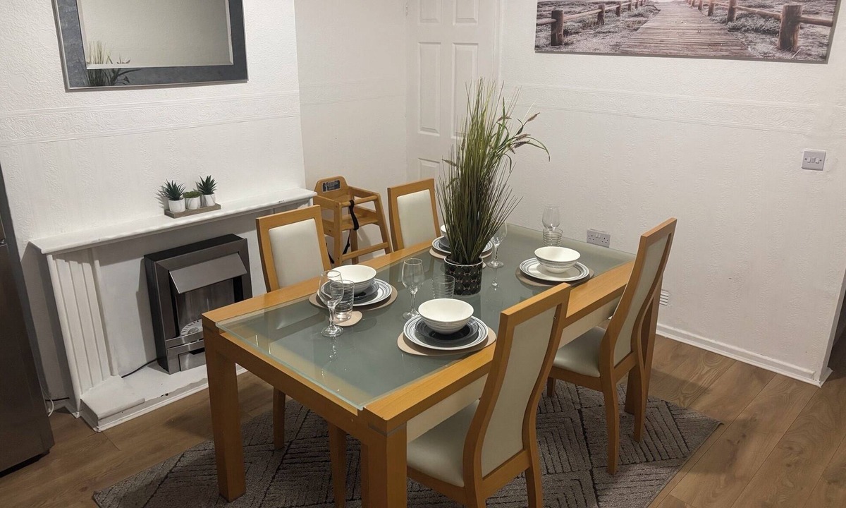 Wolverhampton House | Cozee two bed WV11 1NW - Wolverhampton