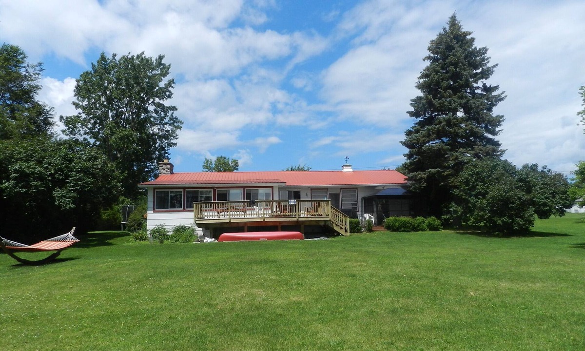Franklin County Cottage | Cozi 3 bedroom Lakefront Cottage with Private Beach