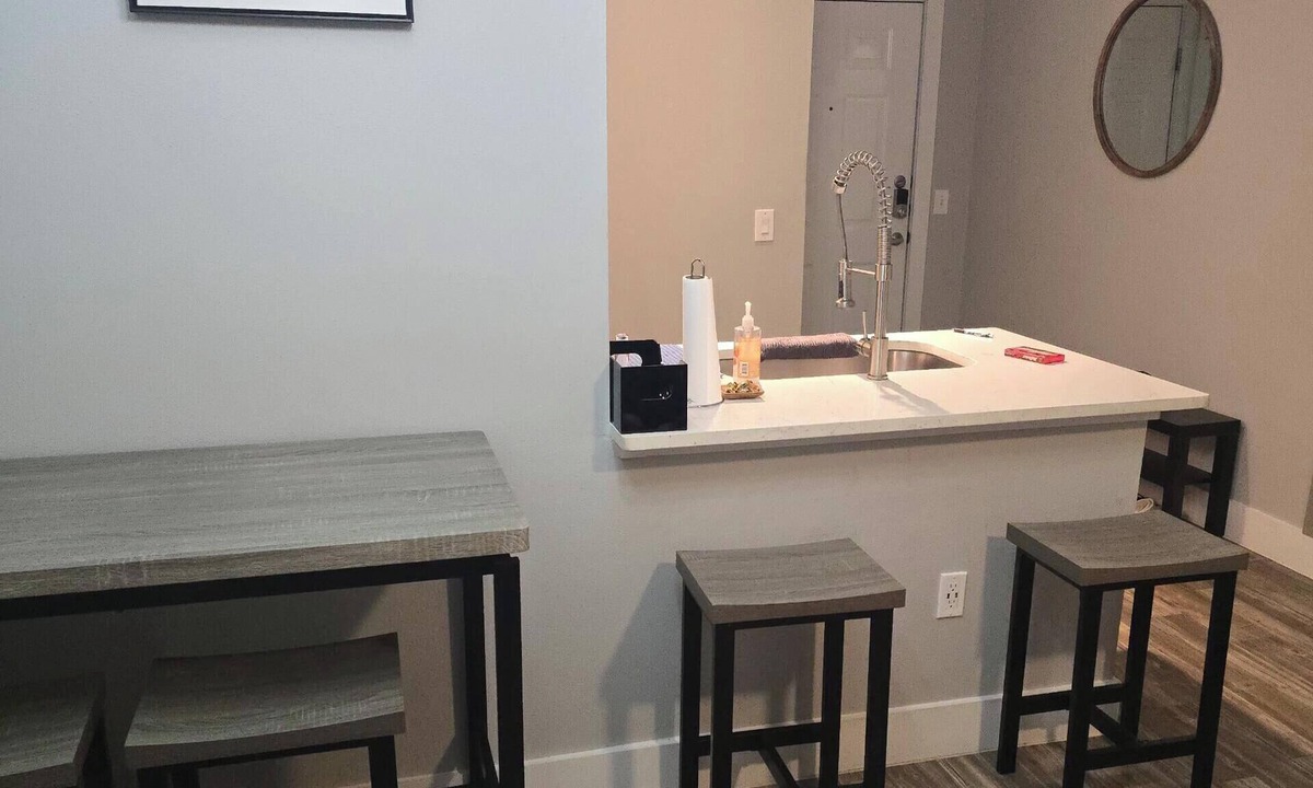 Willow Meadows/Willowbend Area Apartment | Cozy 1-bedroom 1 bathroom apartment in Houston. 6 mins from NRG stadium!