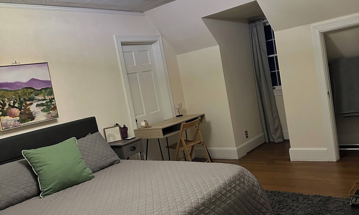Martinsville Apartment | Cozy 1-bedroom apartment with shared driveway and one exit door. Pet on site.