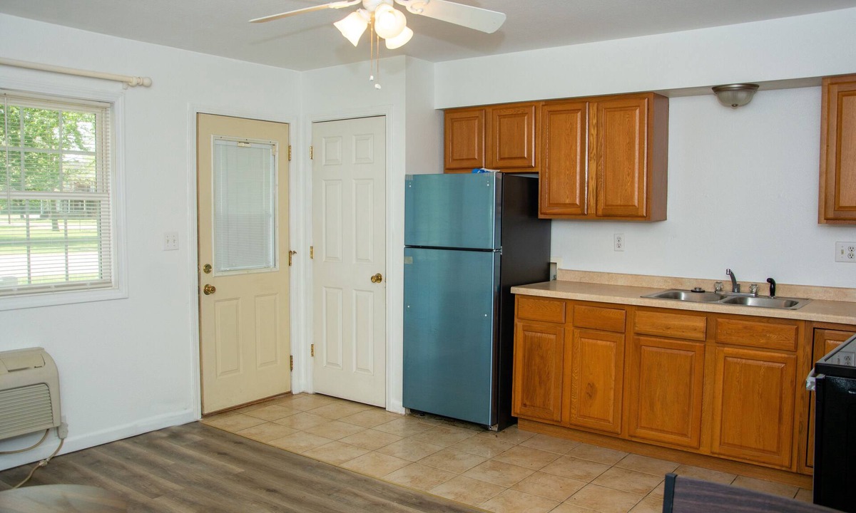 Colchester Apartment | Cozy 1-bedroom apartment less than 10 mins from WIU
