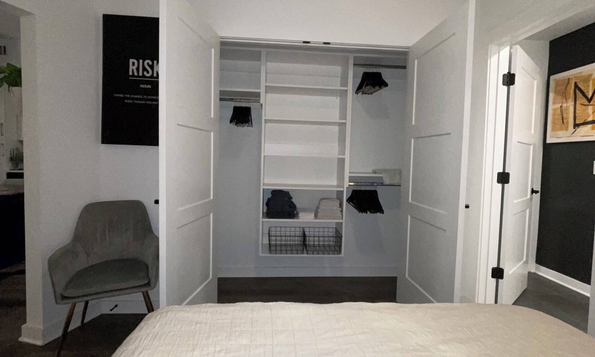 Sobro Apartment | Cozy 1-bedroom apartment with Pool & Parking in Downtown Nashville.