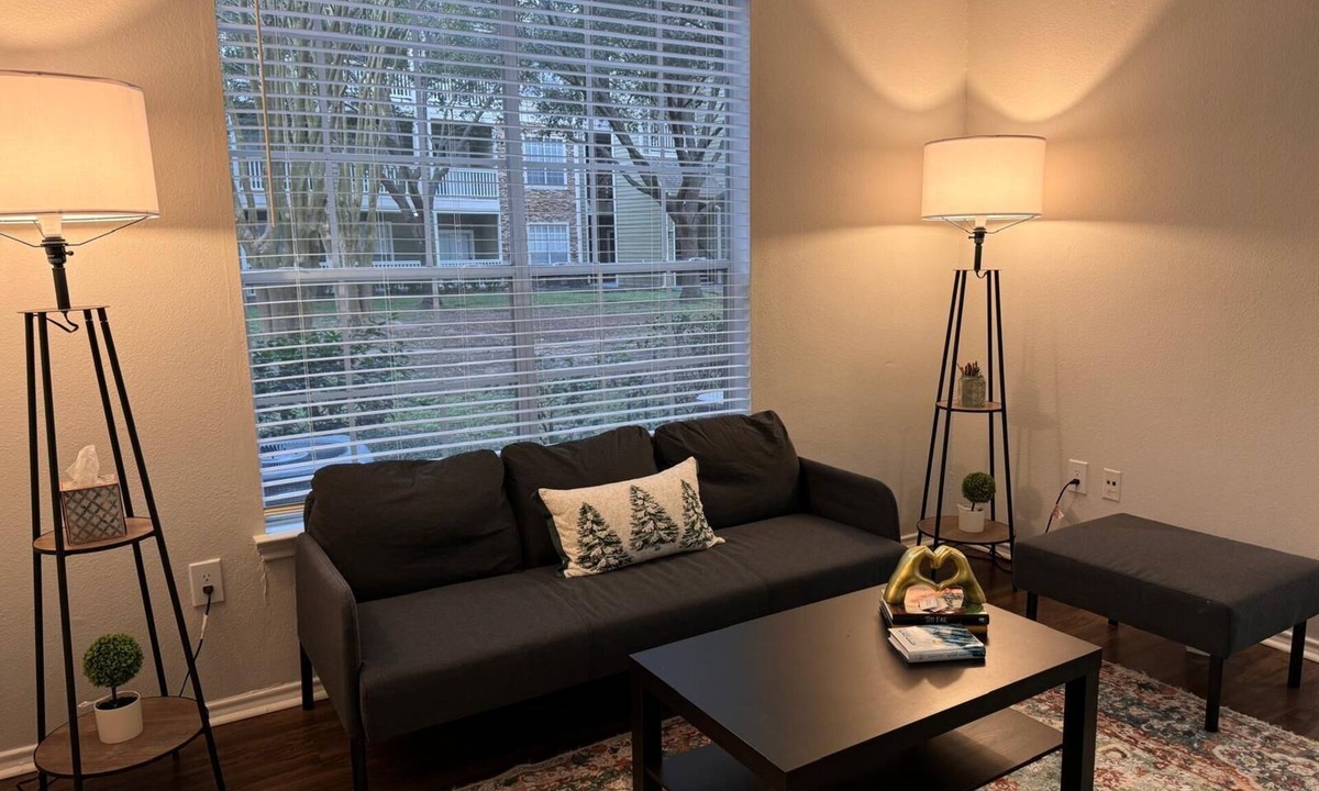Energy Corridor Apartment | Cozy 1-bedroom apartment in serene Houston with AC and gym access