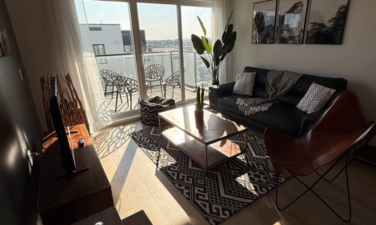 Plateau Apartment | Cozy 1 Bedroom Apartment in Quebec | Le Prisme
