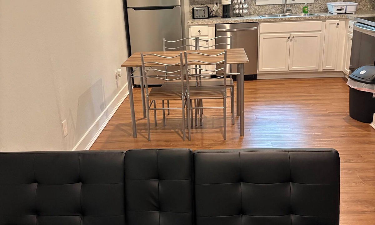 Alvin Apartment | Cozy 1-bedroom apartment in serene Alvin with AC