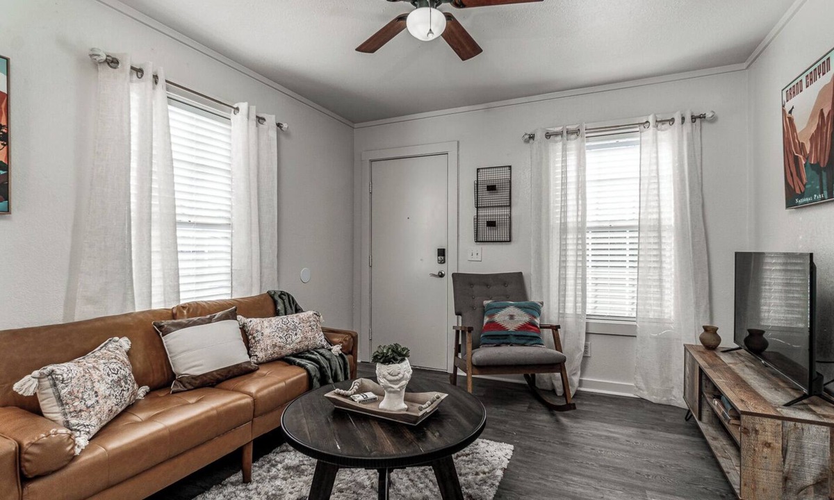 Borger Apartment | Cozy 1-bedroom apartment equipped with Wifi, a block away from Main st. Borger
