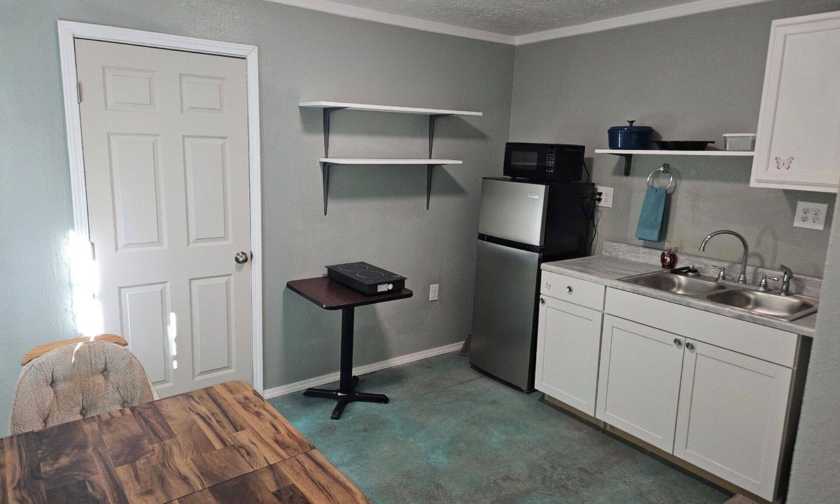 Hobbs Apartment | Cozy 1-bedroom apartment great for long term or short term visits