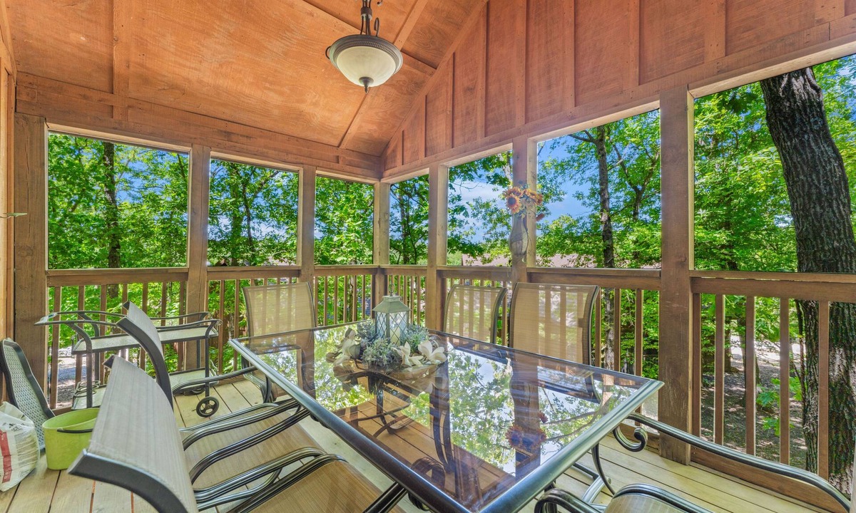 Branson West Cabin | Cozy 1 Bedroom at Stonebridge Resort just minutes from Silver Dollar City!