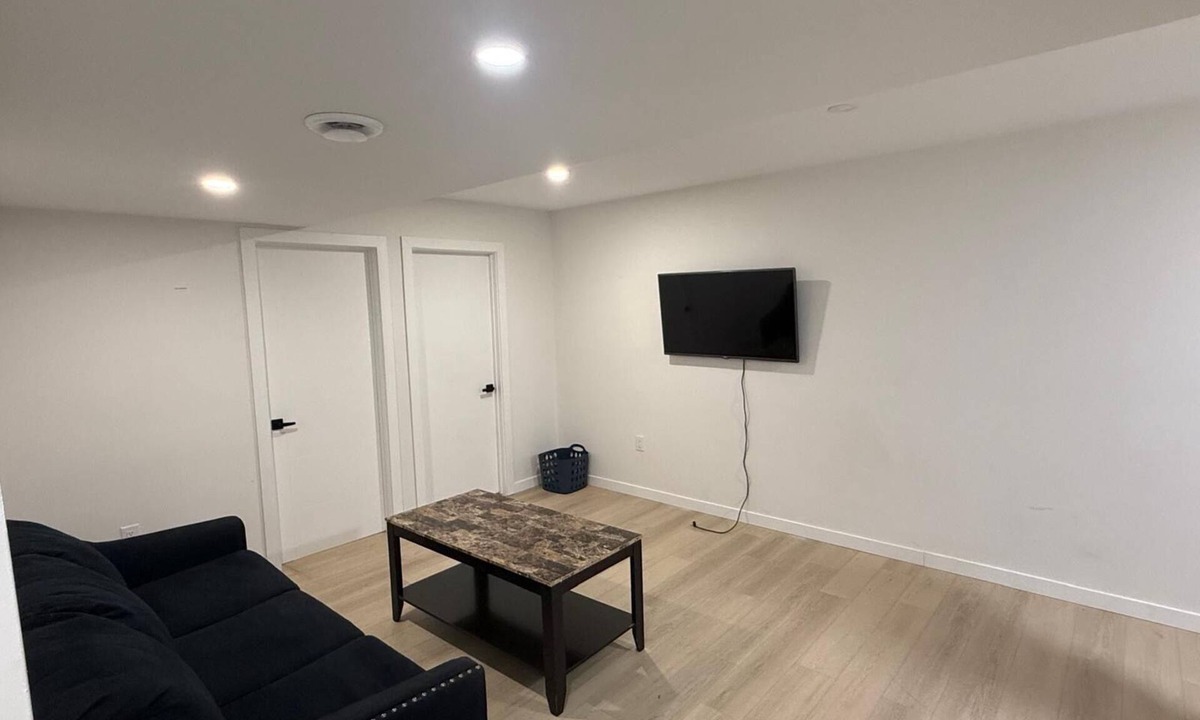 Winnipeg Apartment | Cozy 1 bedroom basement suite with private entrance