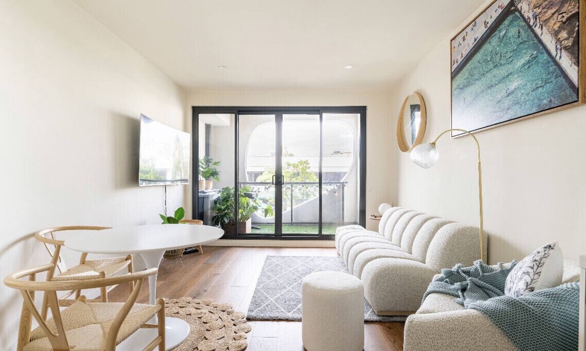 Hampton Apartment | Cozy, 1 bedroom beachside apartment with underground parking