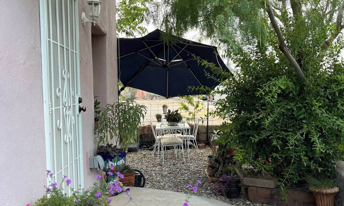 Las Cruces House | Cozy 1-bedroom bungalow in amazing Las Cruces with AC