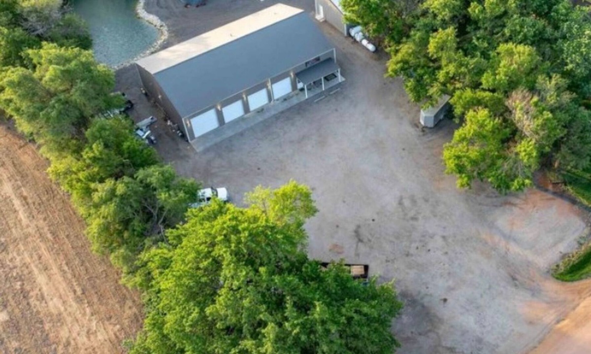 Hutchinson House | Cozy 1-bedroom Bunkhouse with Trailer parking