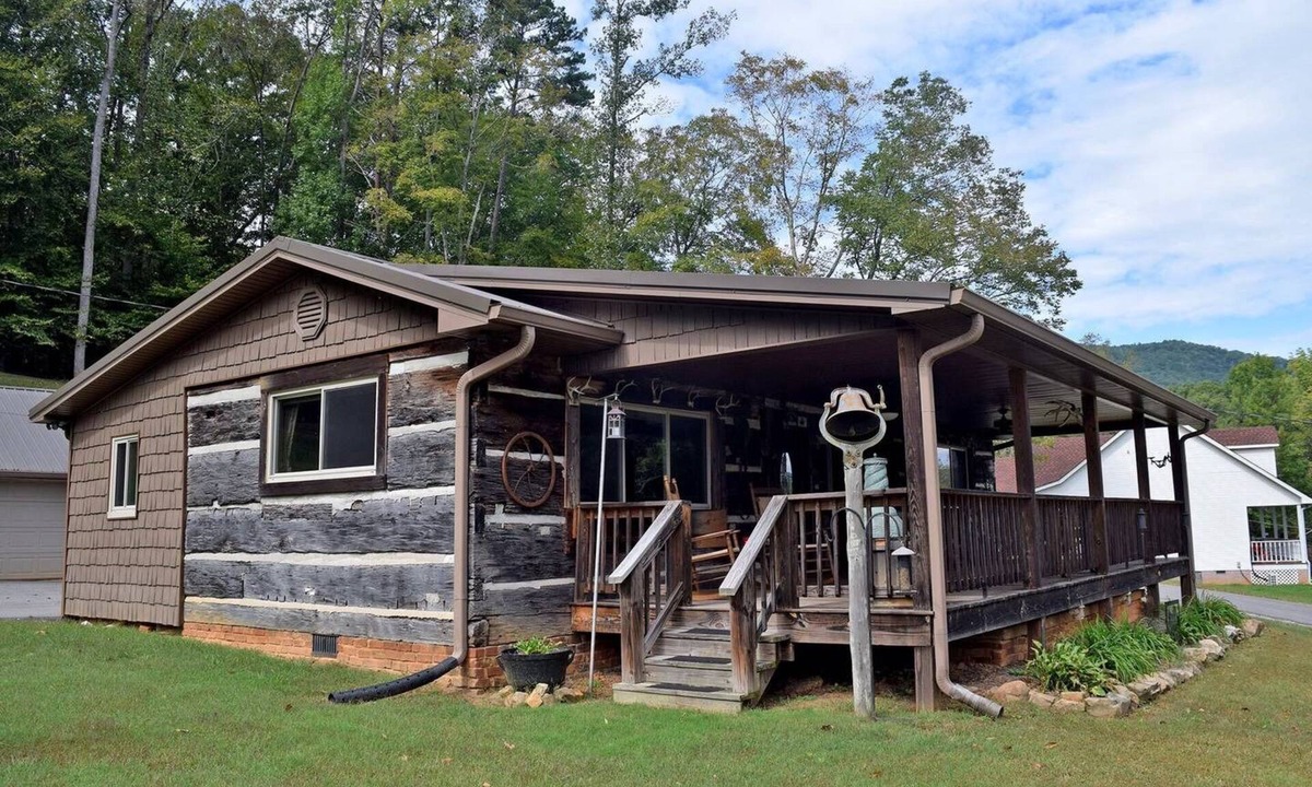 Chattanooga Cabin | Cozy 1-bedroom cabin just 16 minutes from Ruby Falls