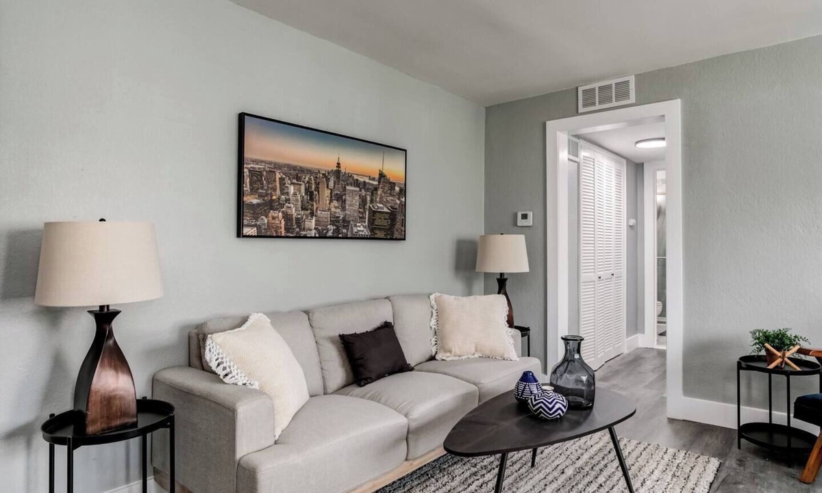 Country Club Plaza Area Apartment | Cozy 1 Bedroom Condo On The Plaza 47