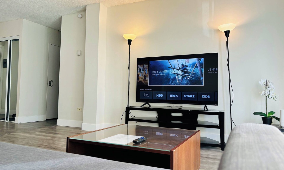 Southwest Calgary Condo | Cozy 1 Bedroom Condo with Parking