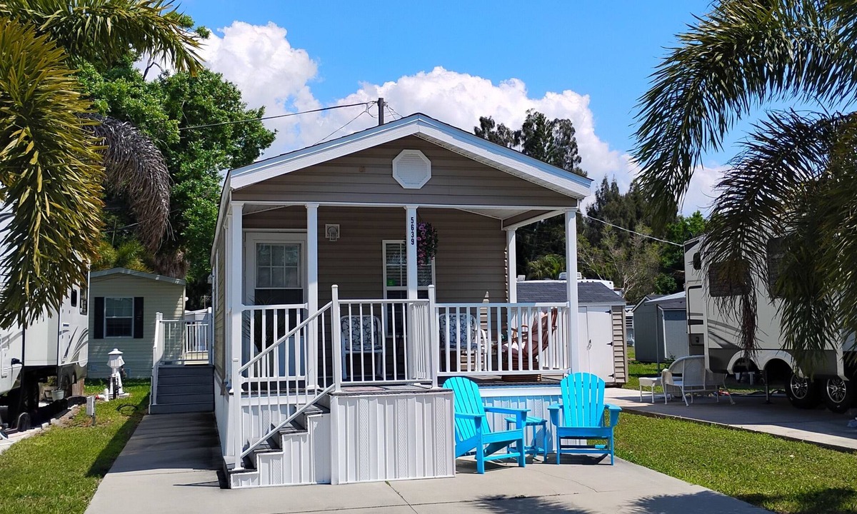 Bayshore Gardens Cottage | Cozy 1-bedroom cottage in serene Bradenton with AC