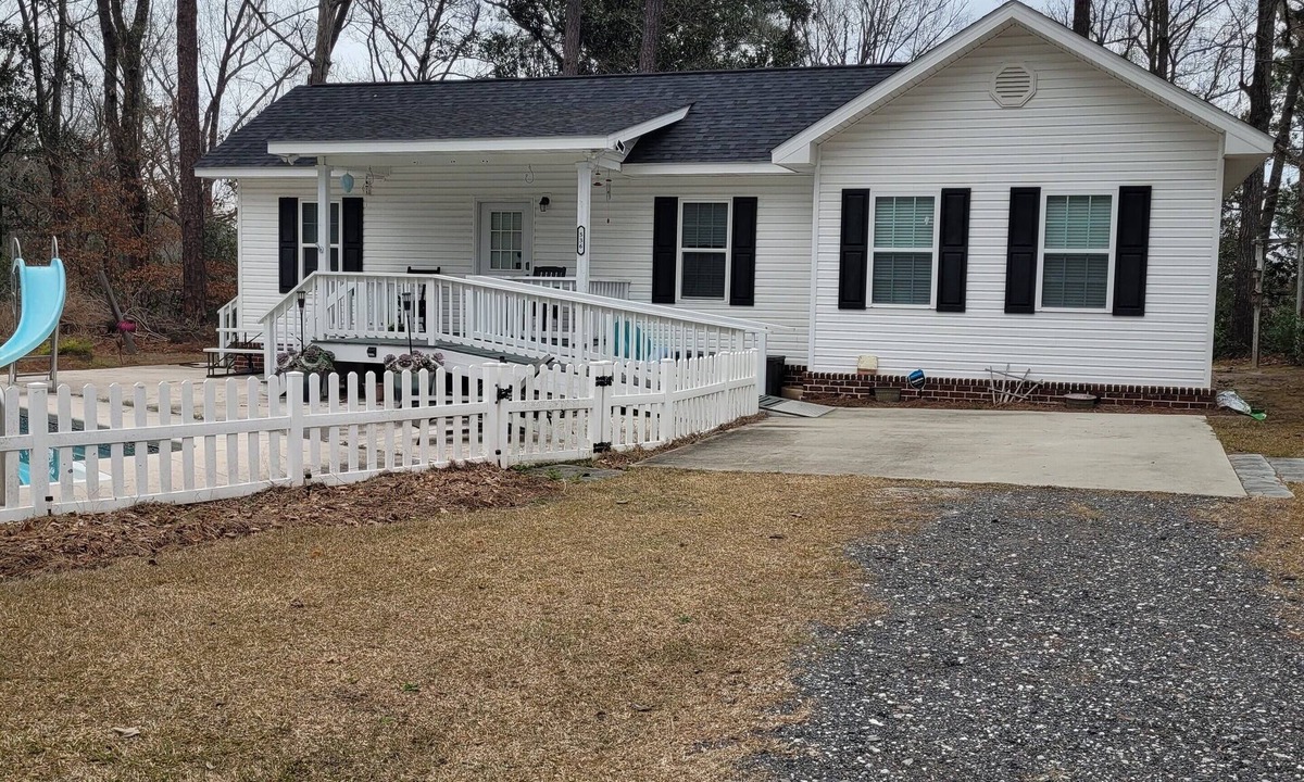 Jesup Cottage | Cozy 1-bedroom cottage in Jesup, GA, with all the amenities of home!