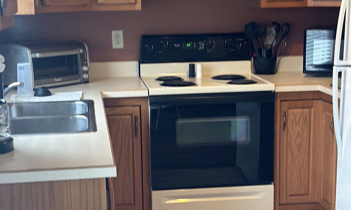 Findlay Apartment | Cozy 1 bedroom downtown