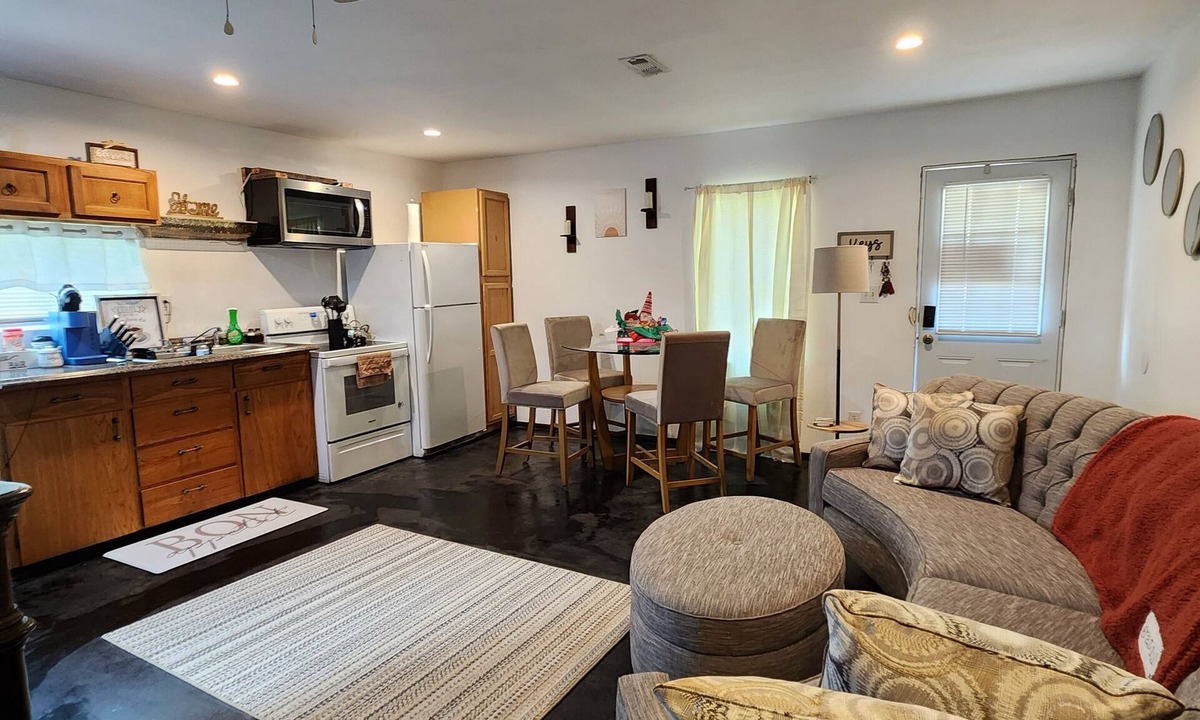 Wichita Falls House | Cozy 1-bedroom Duplex in peaceful Wichita Falls with AC