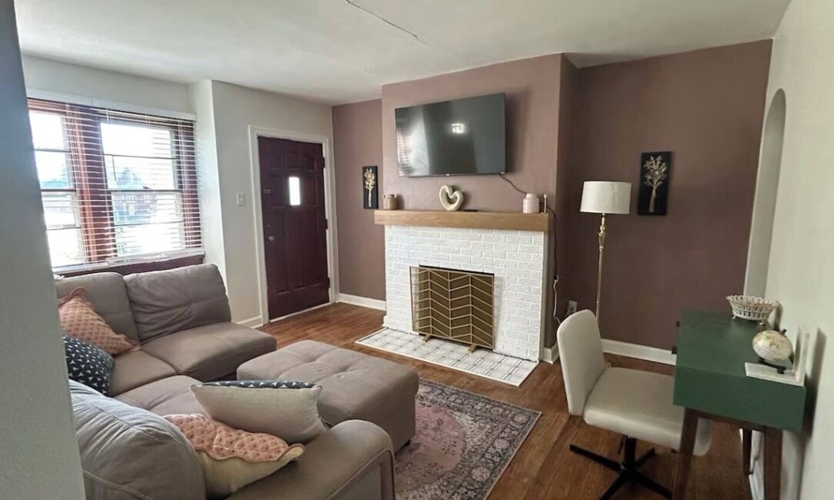 Belleville House | Cozy 1-Bedroom Duplex in Belleville