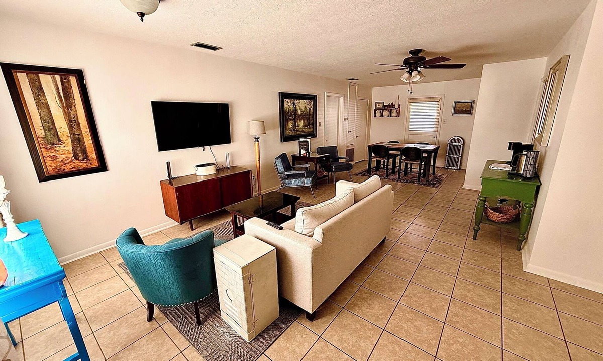 Bossier City Condo | Cozy 1-bedroom, full bath, full kitchen guesthouse! Centrally located!