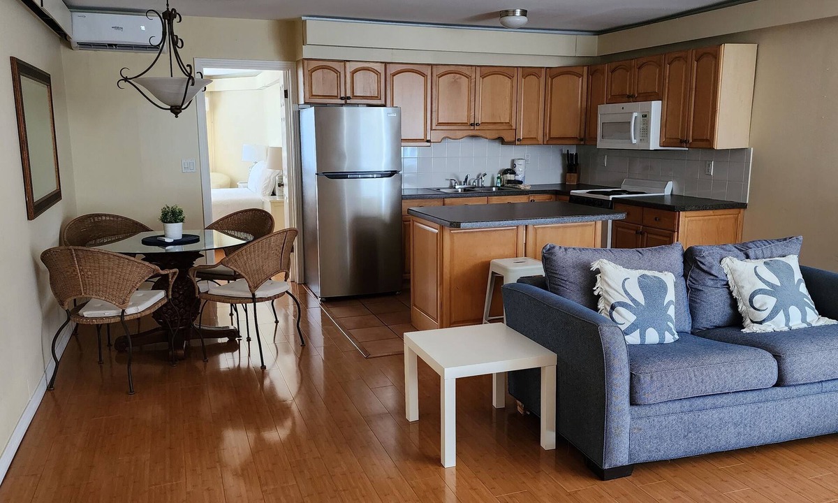 Bay Esplanade Apartment | Cozy 1 Bedroom Getaway Walk to Clearwater Beach